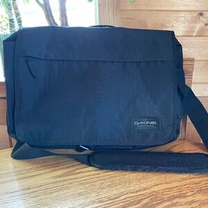 Unisex Dakine Black Nylon Messenger Laptop Bag - Fits 16" MacBook Pro
